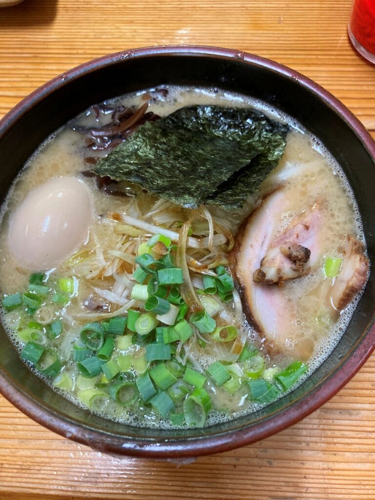 天池家でとんこつラーメン