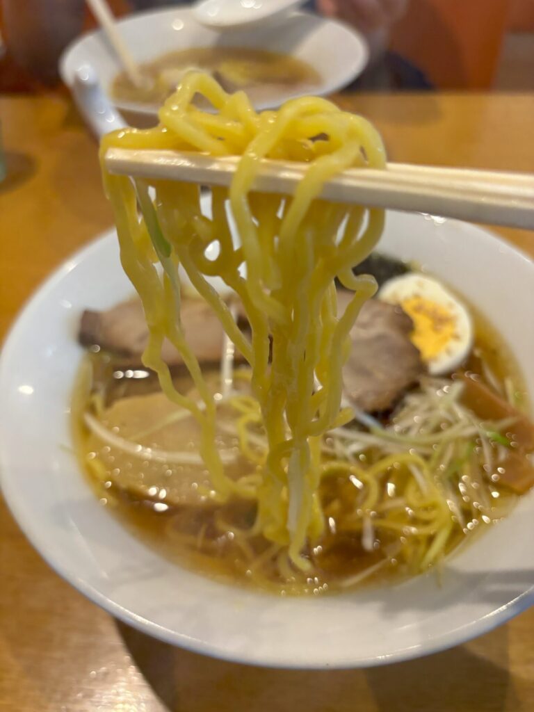 ネギ塩ラーメンの麺